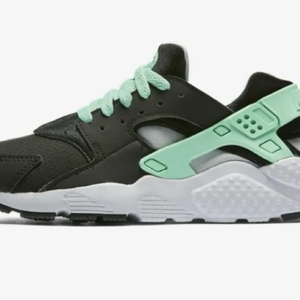 Nike Huarache Black and Green Sneakers with Mesh Upper - Picture 2 of 9